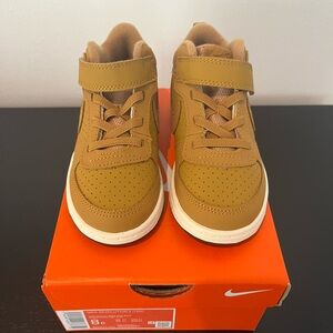 Nike Revolution 5 Sneakers